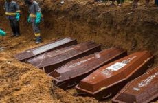 Brasil suma 863 nuevas muertes por COVID-19 y roza los 143 mil fallecidos