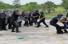 Capacitan a policías estatales para intervenir en disturbios