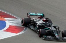 Hamilton logra la pole en Rusia y se acerca al récord de Schumacher