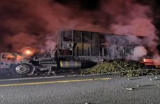 Se quema camión naranjero en el libramiento Valles-Tamuín