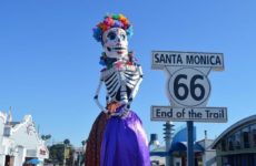 Las Catrinas gigantes de un artista mexicano brillan en California
