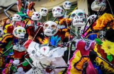 Catrinas y piñatas se fusionan para mantener la tradición pese a la pandemia