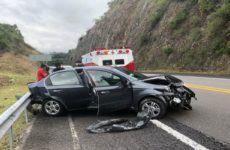Policía estatal sufre accidente carretero