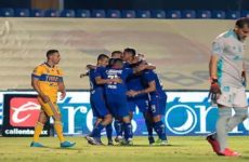 Cruz Azul da duro golpe a Tigres y los vence 3-1 en el Volcán
