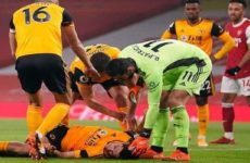 ‘Wolves’ vencen al Arsenal pero Jiménez es trasladado a un hospital tras un choque