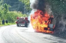 Se quema camión de traslado de valores cerca de Xilitla
