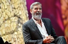 Clooney lanza un mensaje de compromiso y esperanza en “Cielo de medianoche”