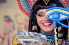 Katy Perry enloquece a fans regresando al cabello negro