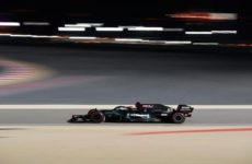 Russell domina con el coche de Hamilton; Checo Pérez es duodécimo en Sakhir