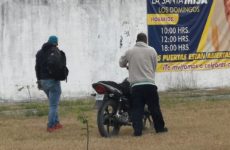 Motociclista choca contra camioneta, en carretera Valles-Mante