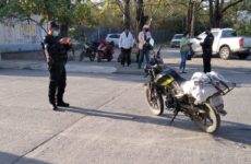 Motociclista se estrella contra un vehículo compacto, en la avenida Fray Andrés de Olmos