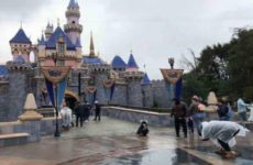 El parque Disneyland París aplaza sin fecha su reapertura por la covid