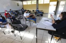 Estudiantes vuelven a las aulas de Jalisco tras un año de clase virtual