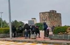 Encapuchados vandalizan Ciudad Universitaria y agreden a reporteros
