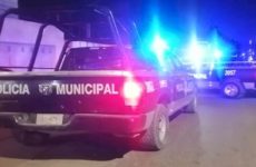 Policía Municipal cae de un segundo piso tras persecución y resulta herido