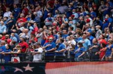 Aficionados llenan las gradas en juego de Rangers-Azulejos