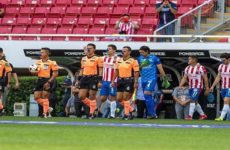 El juego Chivas-Santos se detuvo por grito homofóbico