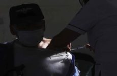 Vacunan contra Covid-19 a adultos mayores de penales de Yucatán