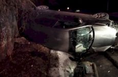 Vuelca vehículo en la carretera Valles-Tampico; hombre resulta herido