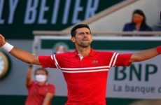 Djokovic remonta y conquista París