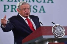 López Obrador critica “cacicazgos” y “abuso de fondos” en escuelas públicas