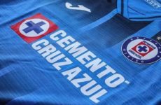 Cruz Azul presenta nuevo uniforme; presume nueve estrellas