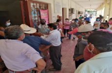 Empleados bloquean  acceso a Presidencia Municipal de Tamuín