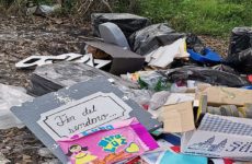 Denuncian tiradero de  basura de una escuela  particular en la calle