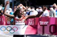 La keniana Jepchirchir gana el maratón olímpico más lento de la historia