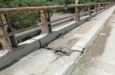 Reportan ciudadanos deterioro en puente Santa Rosa