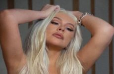 Christina Aguilera posa topless para “fiesta” de la comunicad LGBT+