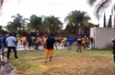 Aficionados de San Luis y Tigres se enfrentan al final del partido
