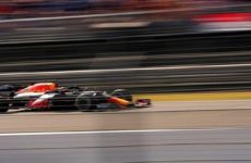Gran remontada de “Checo” Pérez en GP ganado por Max Verstappen