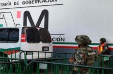 Agentes hallan a 133 migrantes en casa de seguridad en Puebla