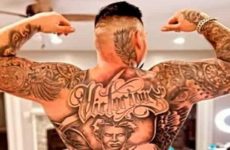 El impresionante tatuaje de Andy Ruiz que le cubre espalda hasta los glúteos