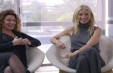 Gwyneth Paltrow aborda tabúes en la cama en serie de Netflix