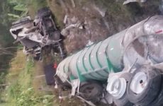 Fallece un trailero al volcar su unidad en la autopista Valles-Rayón