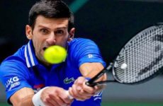 Djokovic guía a Serbia mientras Italia arrolla a EEUU en Copa Davis
