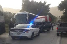 Dos lesionados y cuantiosos daños  en par de accidentes sobre la carretera  federal Valles-Tamazunchale