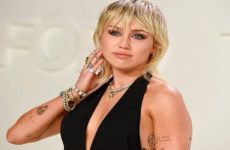 Miley Cyrus pide glamour a espectadores de su fiesta de año nuevo en Miami