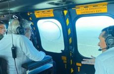 En avión de la Fuerza Aérea, AMLO supervisa avances del Tren Maya