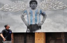 Subasta internacional de artículos que fueron propiedad de Diego Maradona; autos y casas quedaron sin puja