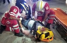 Chofer de ambulancias grave al sufrir un accidente