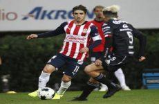 Chivas golea a Mazatlán en su debut en el Clausura mexicano