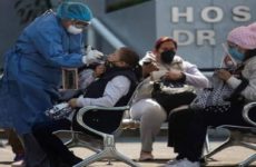 Variante ómicron dispara los casos en México y presiona el sistema de salud