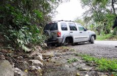Abandonan vehículo luego de un accidente en la Valles-Tamazunchale