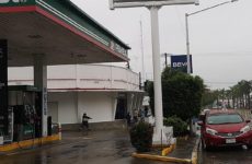 Roban con violencia una gasolinera en el bulevar México-Laredo
