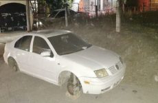 Ladrones dejan sin neumáticos un vehículo en plena zona centro