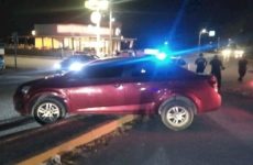 Ebrio chofer trepa vehículo al camellón de la avenida Ejército Mexicano