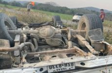 Obrero del Ingenio Plan de San Luis muere tras volcar su camioneta 